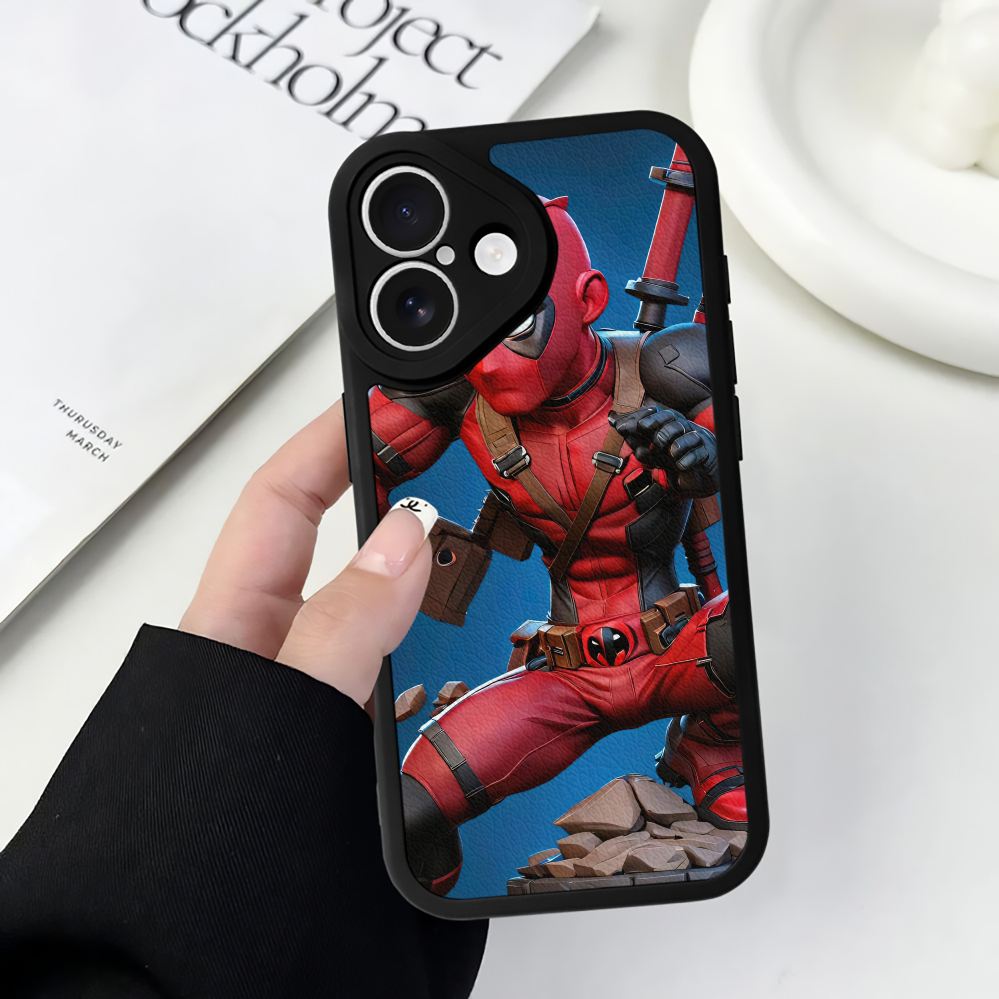 （画像用） Deadpool デッドプール 【iPhone 16シリーズ対応】シリコンスマホケース（レザー調） 材質：シリコン